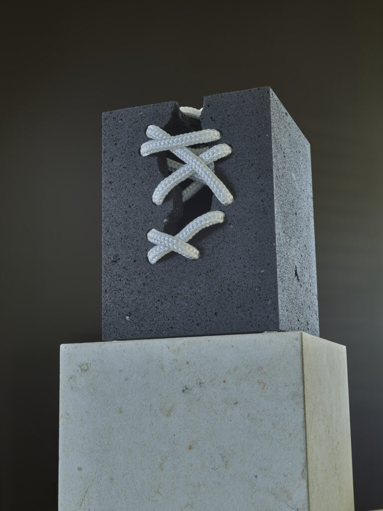 Ansicht des Kunstwerks von vorne/unten